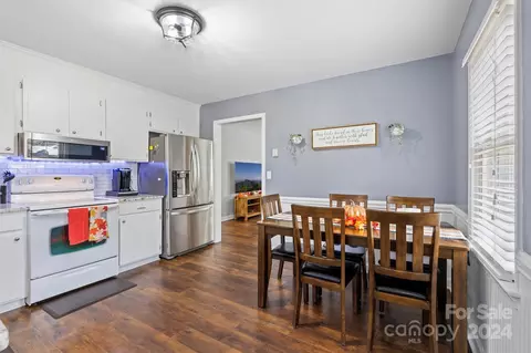 Kitchen - 2255 34th Avenue Ne Dr NE, Hickory, NC 28601 photo 1 of 2