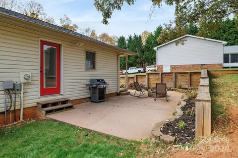 Exterior - 2255 34th Avenue Ne Dr NE, Hickory, NC 28601 photo 5 of 5
