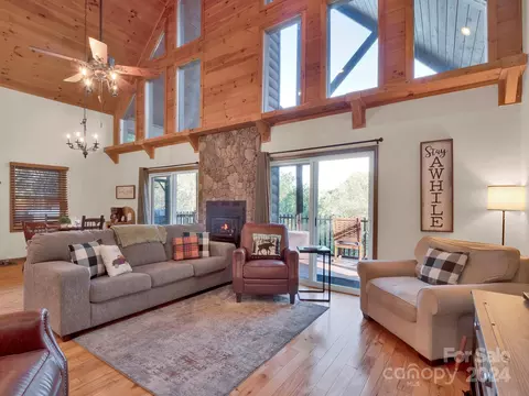 195 Grandview Mesa Rd, Whittier, NC 28789