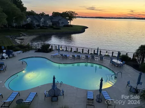 18649 Vineyard Point Ln, Cornelius, NC 28031