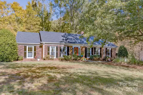 2936 Hinsdale St, Charlotte, NC 28210