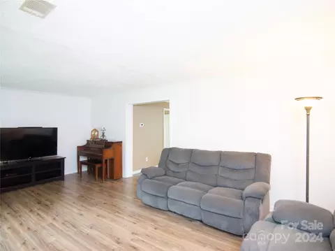 120 Iris Dr, Bostic, NC 28018 photo 8