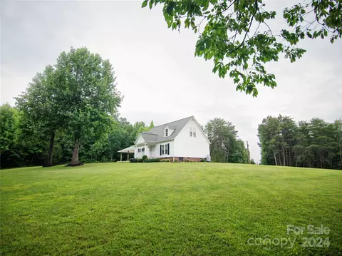 120 Iris Dr, Bostic, NC 28018 photo 2