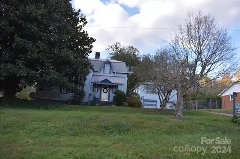 35 Maple St, Old Fort, NC 28762 photo 4
