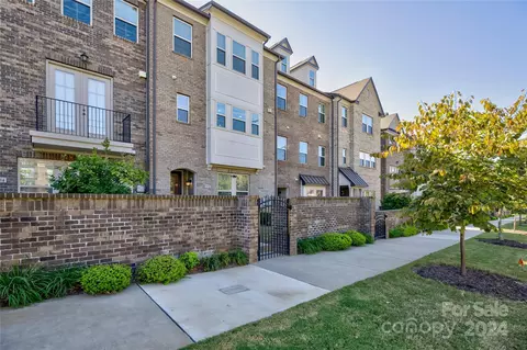 1332 E Woodlawn Rd, Charlotte, NC 28209