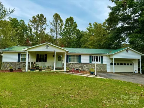 1542 N Powerhouse Rd, Morganton, NC 28655