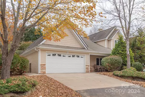 47 Honeycomb Cir, Swannanoa, NC 28778