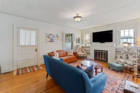 Living - 423 8th Nw St NW, Hickory, NC 28601 photo 2 of 2