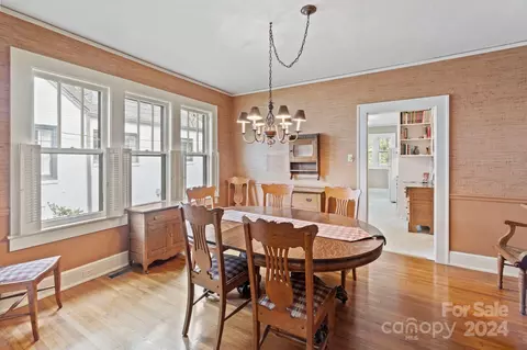 Dining - 423 8th Nw St NW, Hickory, NC 28601 photo 1 of 2