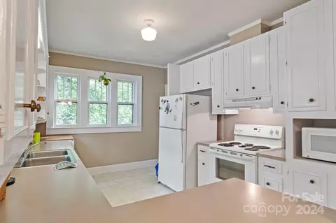Kitchen - 423 8th Nw St NW, Hickory, NC 28601 photo 3 of 3