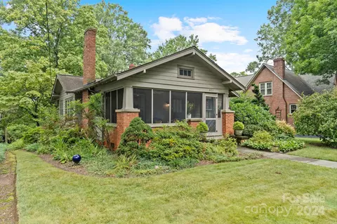Exterior - 423 8th Nw St NW, Hickory, NC 28601 photo 2 of 6