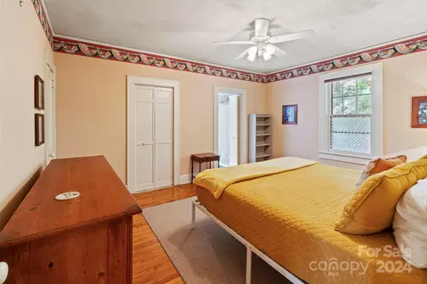 Bedroom - 423 8th Nw St NW, Hickory, NC 28601 photo 1 of 6