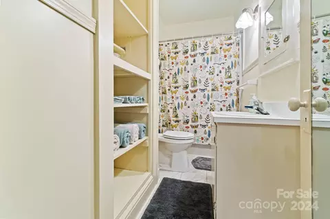 Bath - 423 8th Nw St NW, Hickory, NC 28601 photo 2 of 2