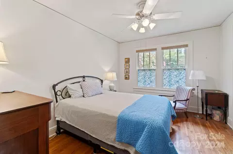 Bedroom - 423 8th Nw St NW, Hickory, NC 28601 photo 5 of 6