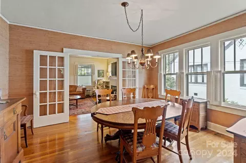 Dining - 423 8th Nw St NW, Hickory, NC 28601 photo 2 of 2