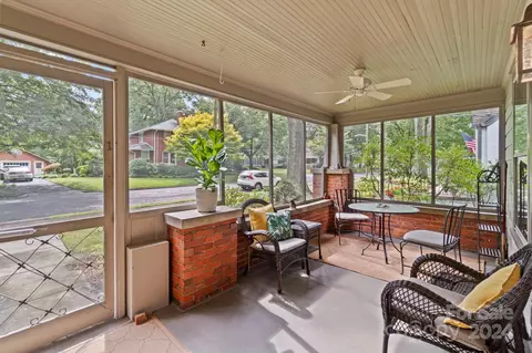 Exterior - 423 8th Nw St NW, Hickory, NC 28601 photo 4 of 6