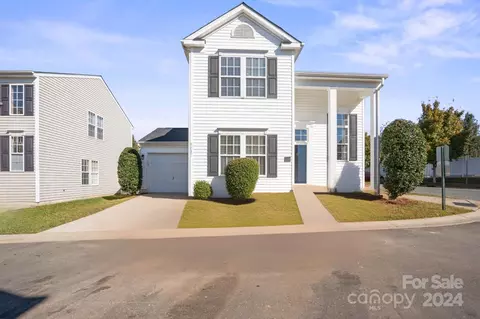 8617 Sawleaf Ct, Charlotte, NC 28215