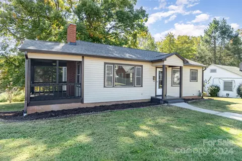 830 E Sharpe St, Statesville, NC 28677