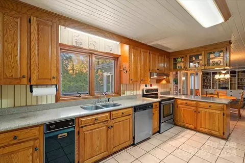 706 Crescent Dr, Lancaster, SC 29720 photo 9