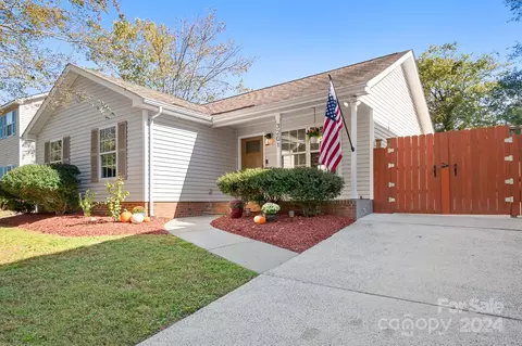 3201 Morning Dr, Charlotte, NC 28208