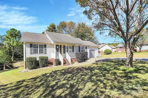 1017 Braxton Dr, Concord, NC 28025