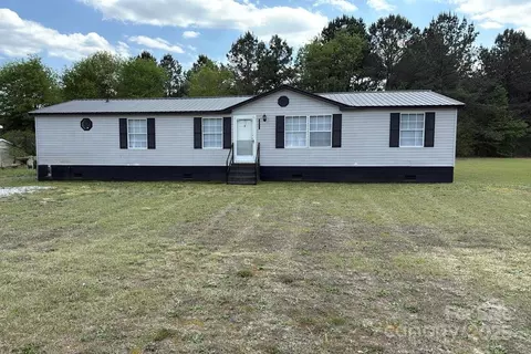 6810 Old Wire Rd, Laurel Hill, NC 28351