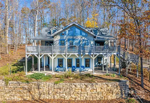 126 Bradley Ascent Ct, Hendersonville, NC 28792