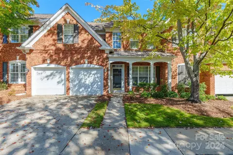 5111 Amherst Trail Dr, Charlotte, NC 28226