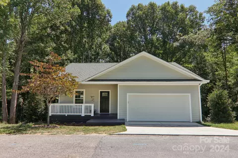 113 S Briarcreek Ct, Hendersonville, NC 28739