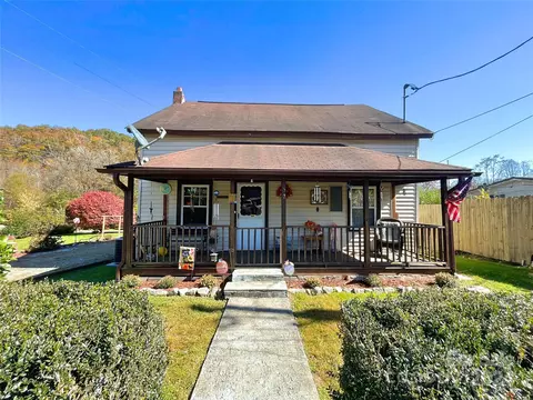 52 Burnt Rd, Rosman, NC 28772