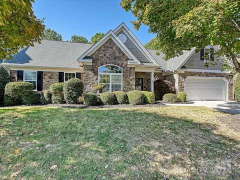 6401 Breckfield Ct, Charlotte, NC 28278