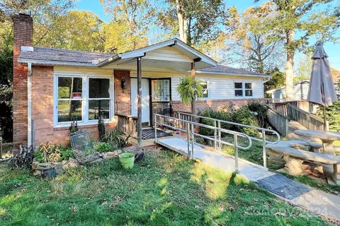 26 Ashe Rd, Candler, NC 28715