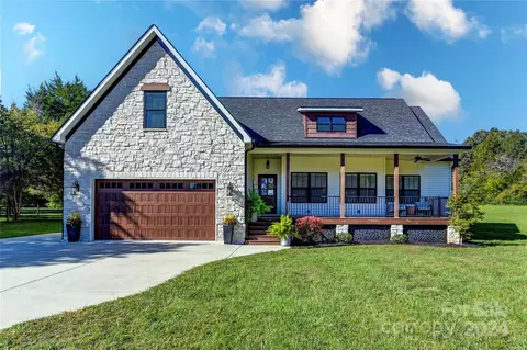 126 Robert Dr, Statesville, NC 28625