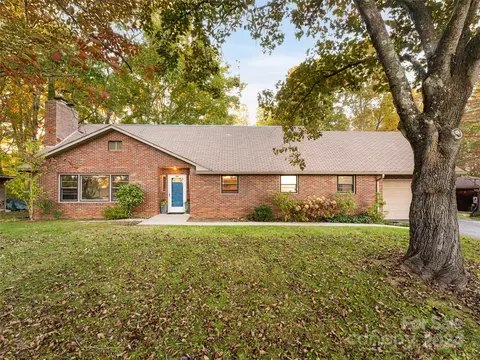 207 Pritchard Rd, Candler, NC 28715