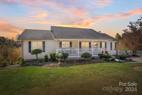 20 Piper Dr, Weaverville, NC 28787