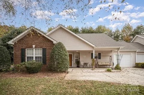105 Oak Village Pkwy, Mooresville, NC 28117