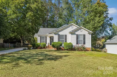 7826 Ambleside Dr, Charlotte, NC 28216