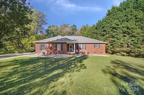 5980 Lake Wylie Rd, Clover, SC 29710