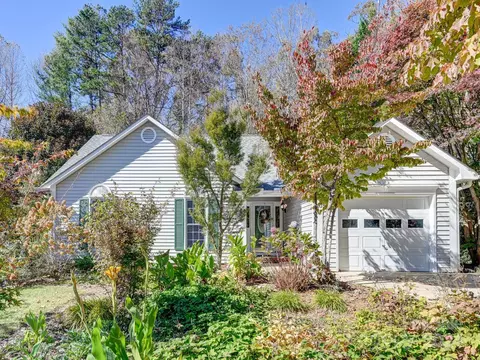 20 Southchase Dr, Fletcher, NC 28732