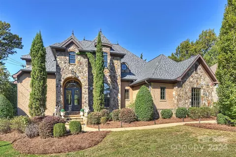 6140 Sharon Rd, Charlotte, NC 28210