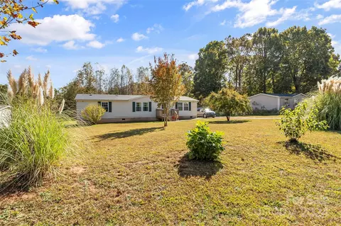 2877 Durango St, Claremont, NC 28610