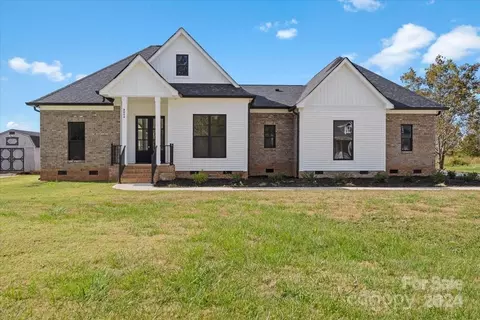 5513 Harvest Hills Rd, Bessemer City, NC 28016
