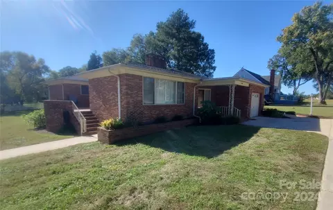 4301 Gibbon Rd, Charlotte, NC 28269