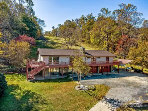 195 Whitehead Rd, Hendersonville, NC 28792