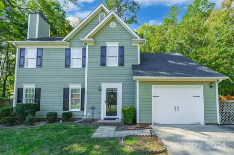 8631 Morgan Run Ct, Charlotte, NC 28216