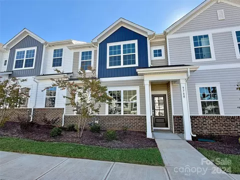 9760 Inkberry Dr, Gastonia, NC 28056
