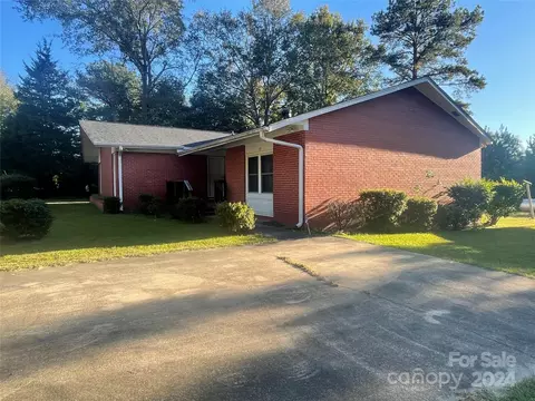97 Chapman Dr, Cheraw, SC 29520