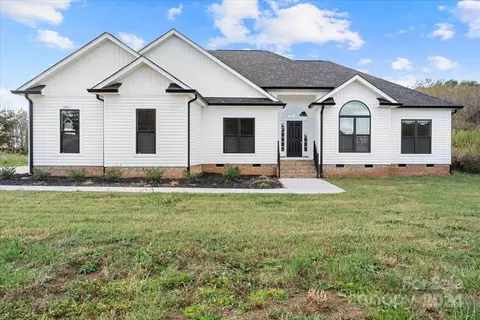 5521 Harvest Hills Rd, Bessemer City, NC 28016