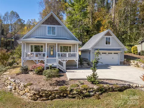 102 W Lake Ave, Hendersonville, NC 28739