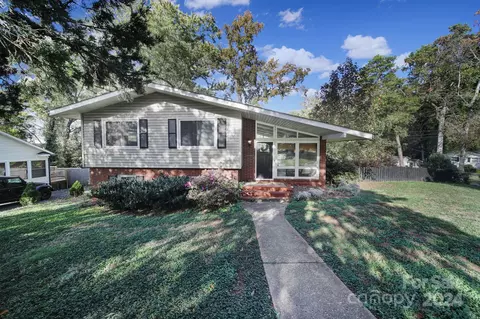 6416 Candlewood Dr, Charlotte, NC 28210